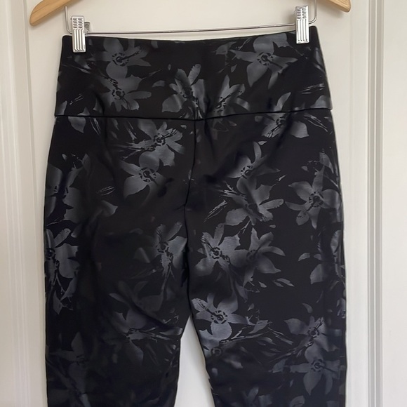 Soft Surroundings Women’s Ponte Floral Pull-on Straight Pants Black S - Picture 4 of 6